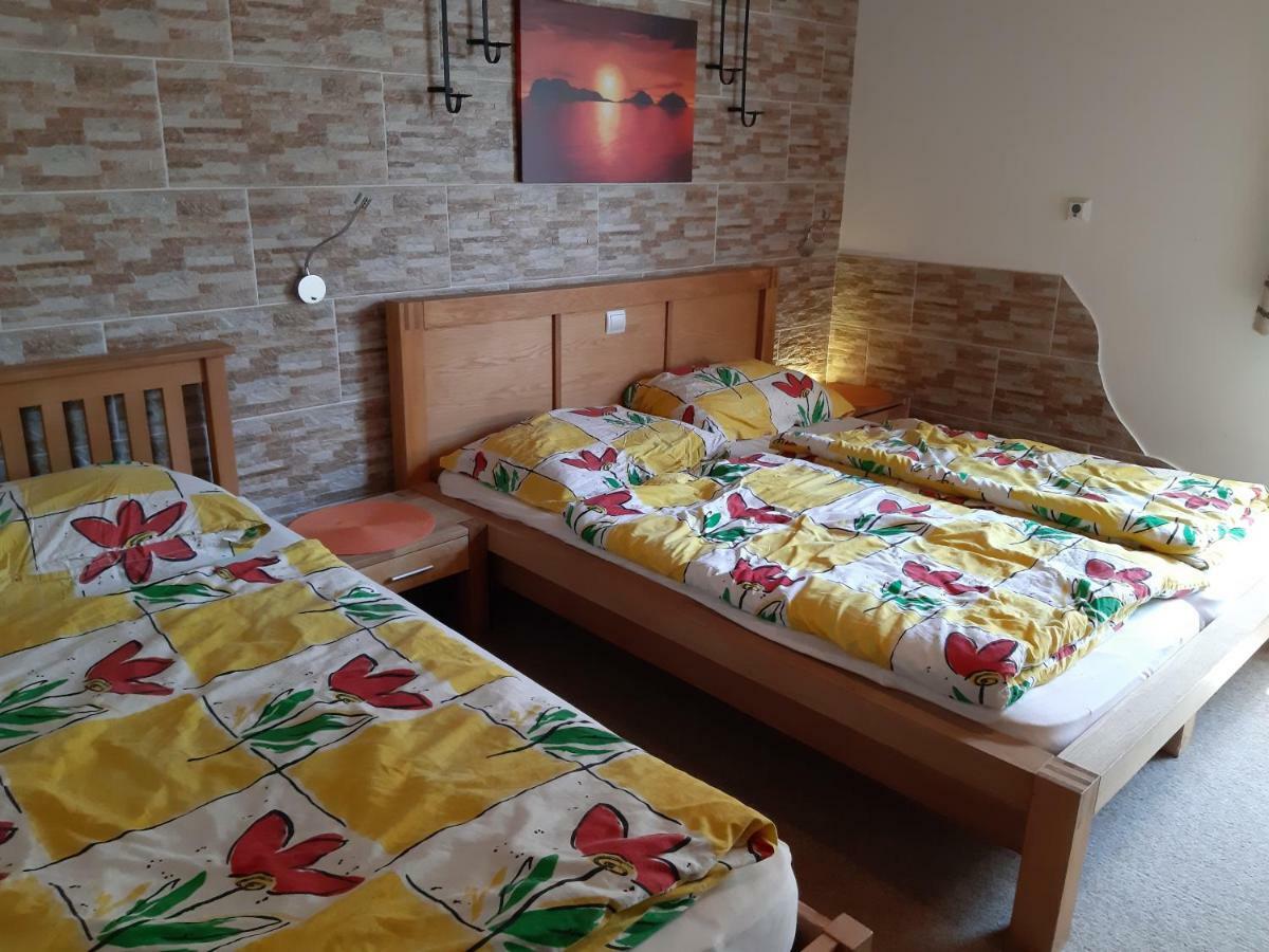 Appartamento Almhaus Florian Treffen Esterno foto